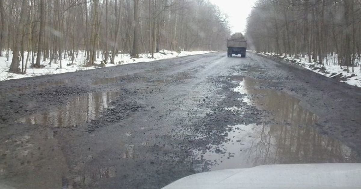 Дорога "Львів-Луцьк" знищена після зими