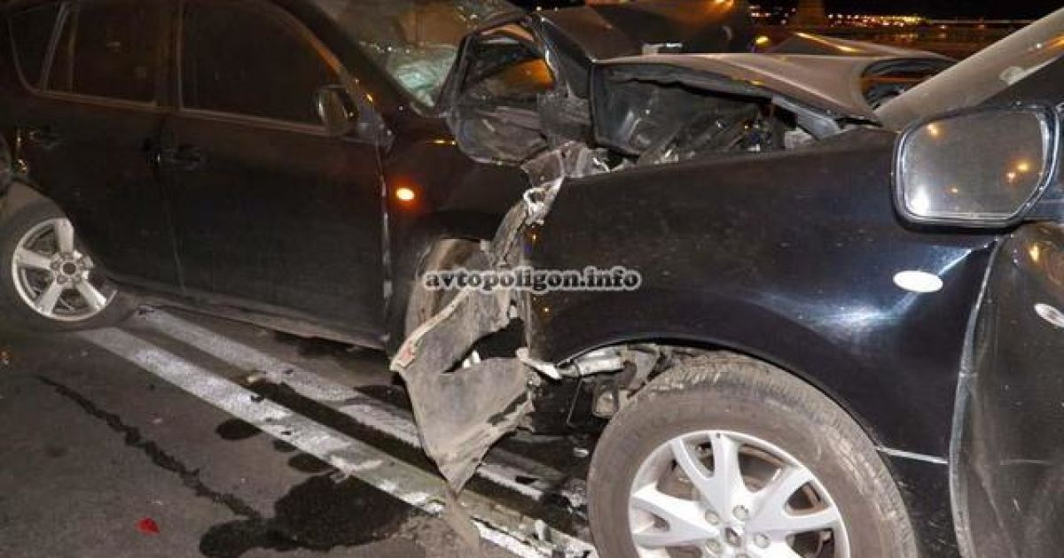 8 серпня на мосту "зібрались" одразу 7 авто
