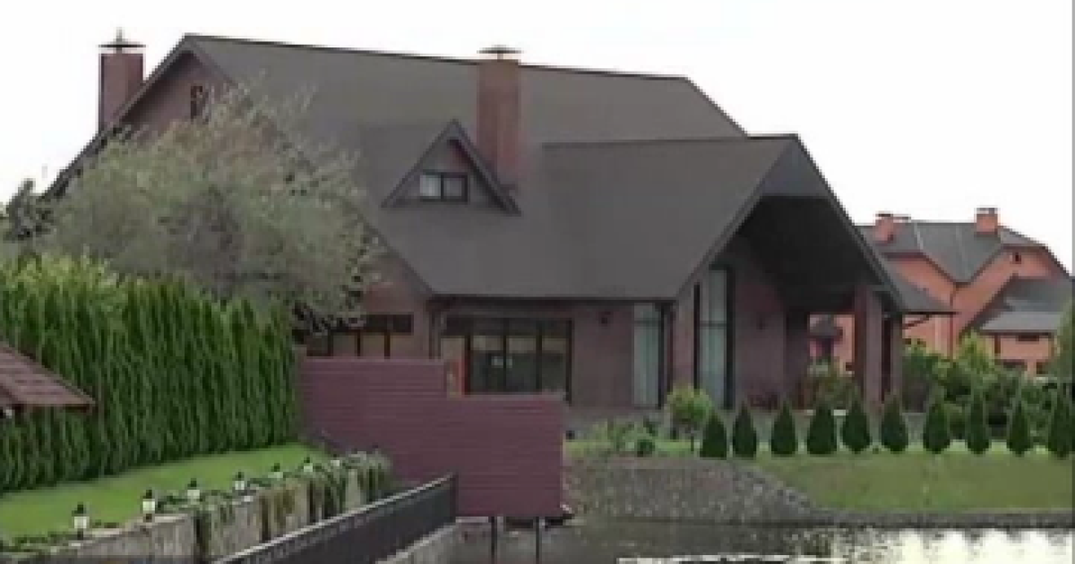 Син Раїси Богатирьової добудовує маєток