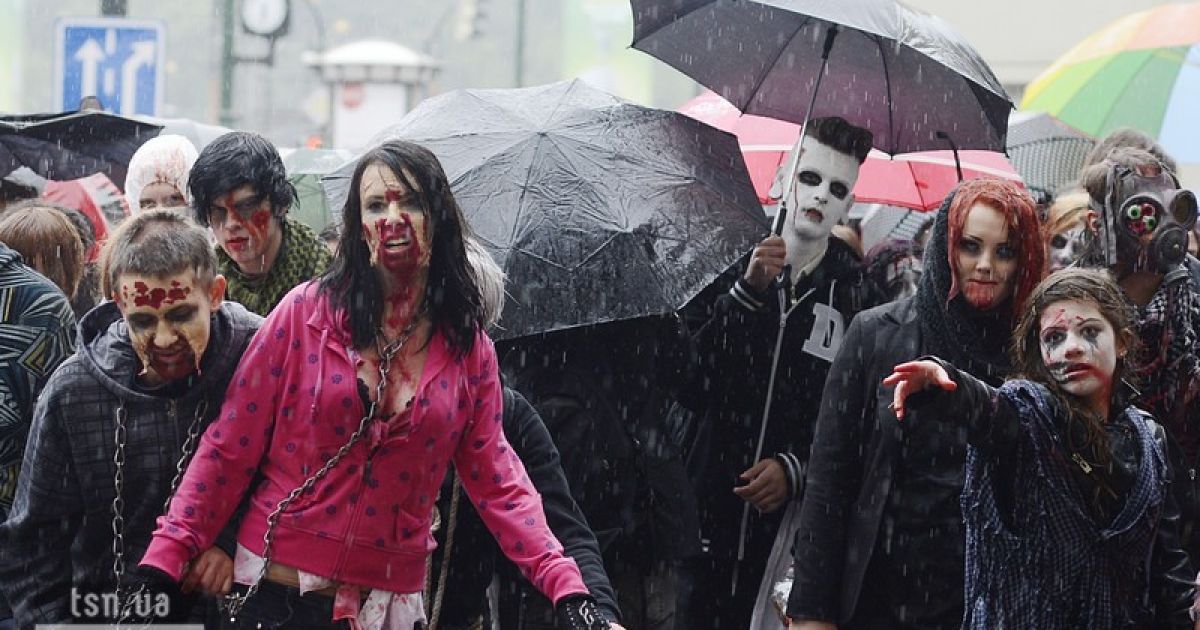 Злива не спинила зомбі-навалу у столиці Чехії / © Фото EPA/UPG