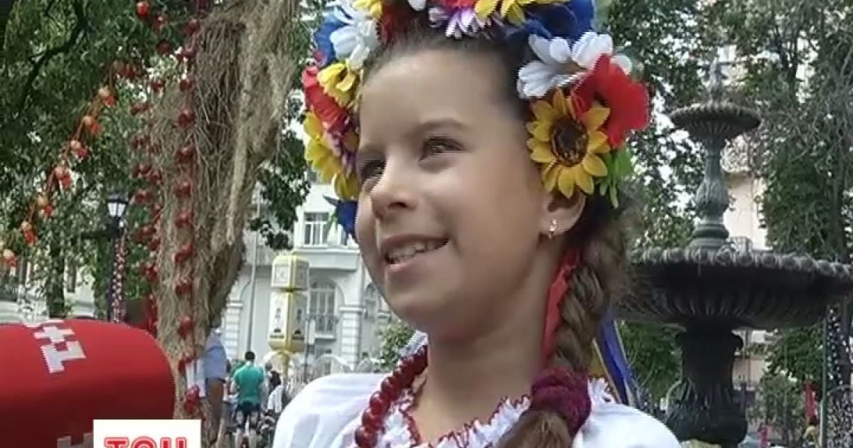 Діти заробляють гроші за знання української