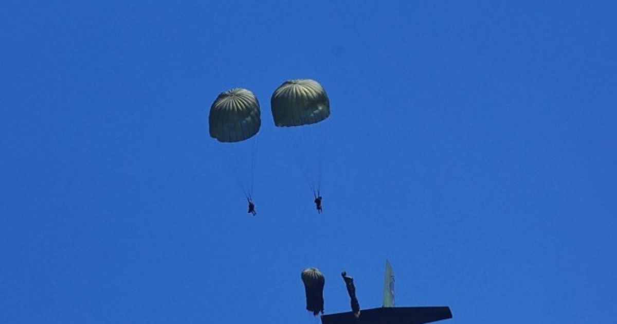 Морпіхи і десантники успішно знищили "базу терористів". / © Думская.net