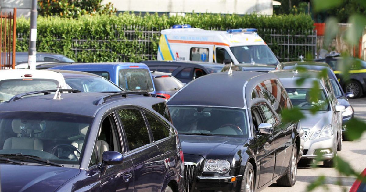 Сьогодні почнуть ховати перших жертв ДТП в Італії / © http://twitter.com/mrskutcher