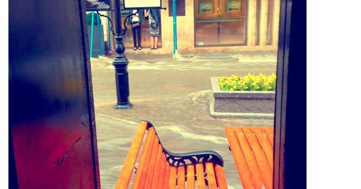 Злива з грозою затопила Москву / © You Tybe