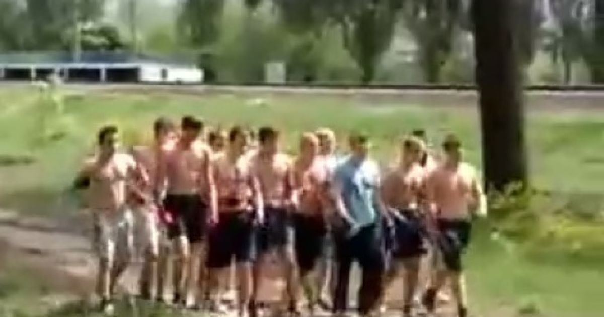 Дві групи молодиків відгамселили одна одну