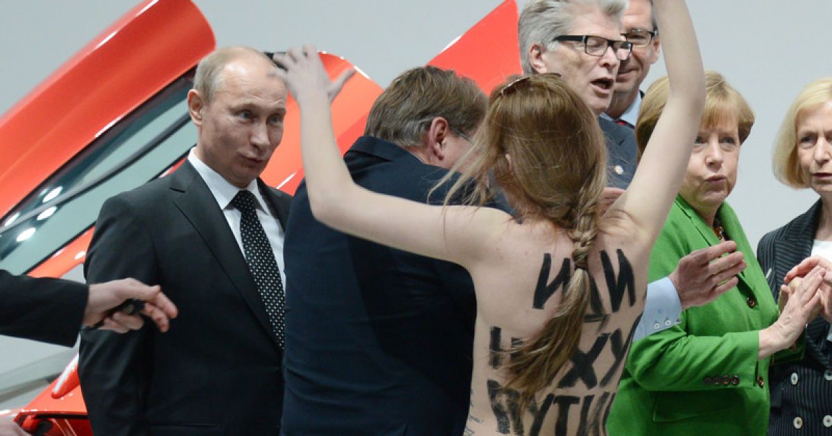 FEMEN атакували Путіна і Меркель