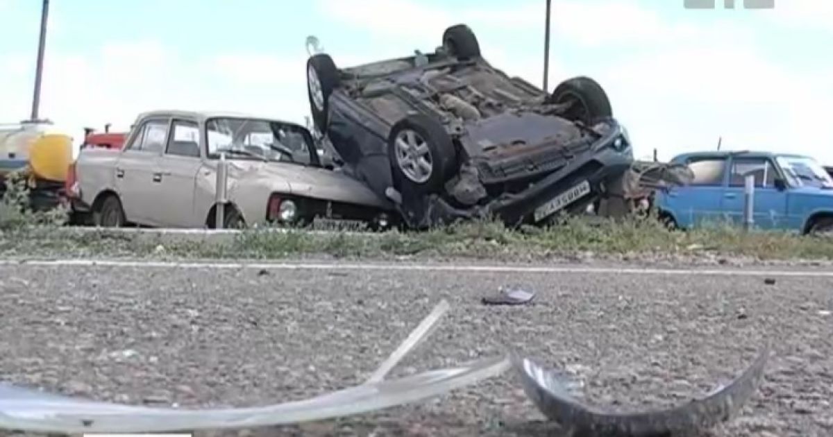 Під Бердянськом водій влаштував аварію зі спецефектами