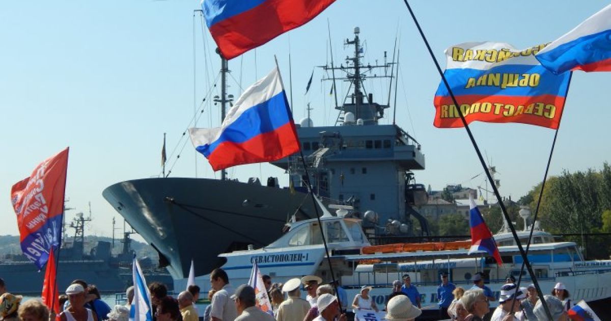 У Севастополі протестують проти кораблів НАТО