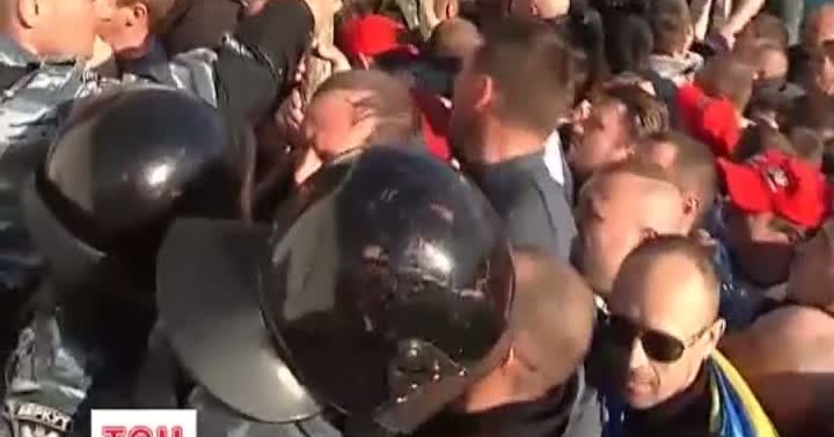 "Беркут" узявся рознімати вірян двох патріархатів