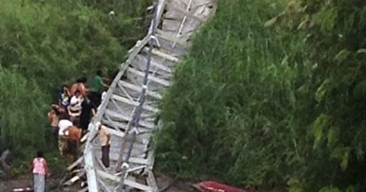 Після обриву мосту всіх туристів вдалося врятувати