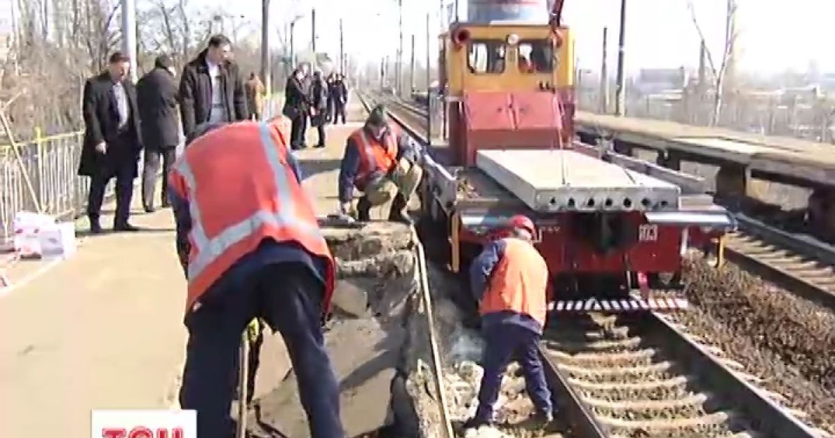 Залізничники попередили, що обвал платформи на "Вишгородській" - не останній