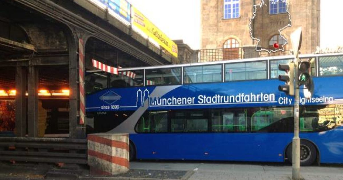 В аварії 2-поверхового автобуса в Мюнхені постраждали 40 людей