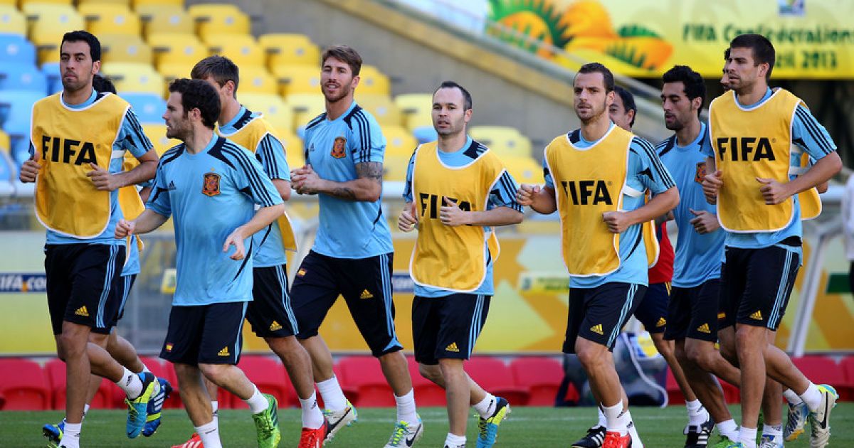 Поки іспанські футболісти тренувалися, хтось хазяйнував у їхніх номерах