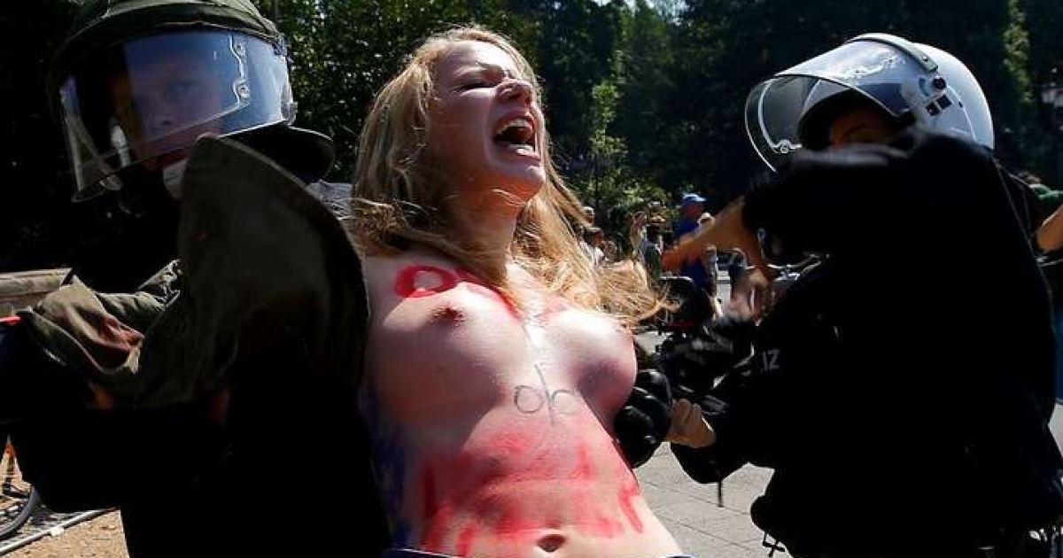 Facebook заблокував сторінку FEMEN за проституцію і порнографію