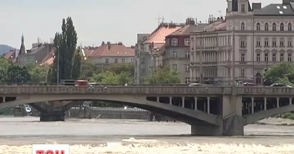 Повінь відступає з Праги