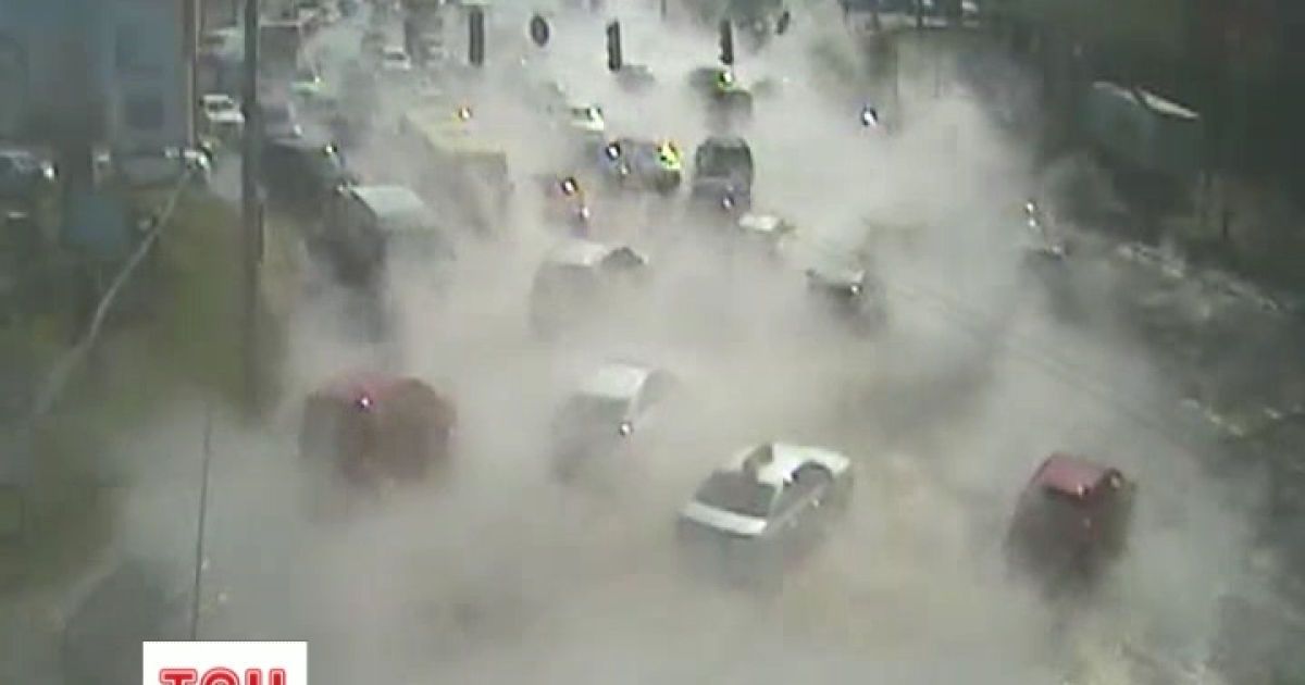 Водії "варилися" в окропі посеред Києва