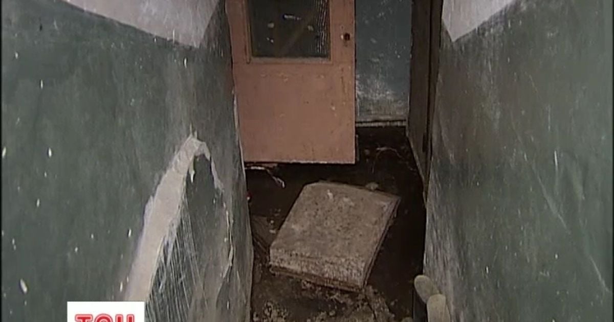 Жителі будинку нарікають на алергію та грибок