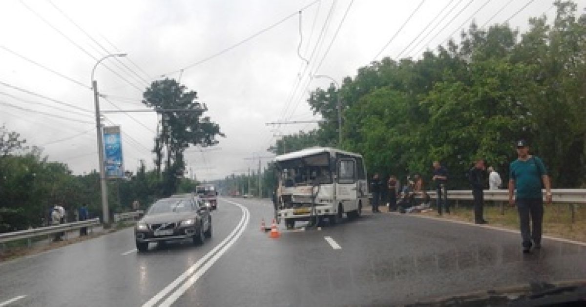 У Криму зіткнулися автобус та вантажівка