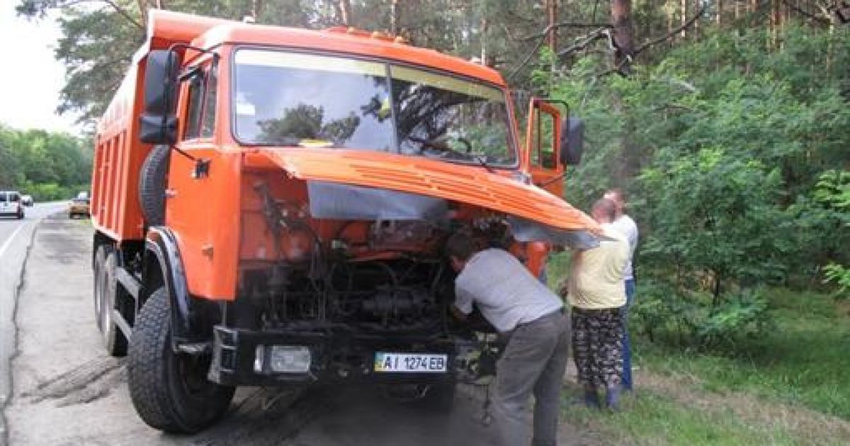 Під Києвом "КамАЗ" протаранив рейсовий автобус / © "Комсомольская правда" в Украине