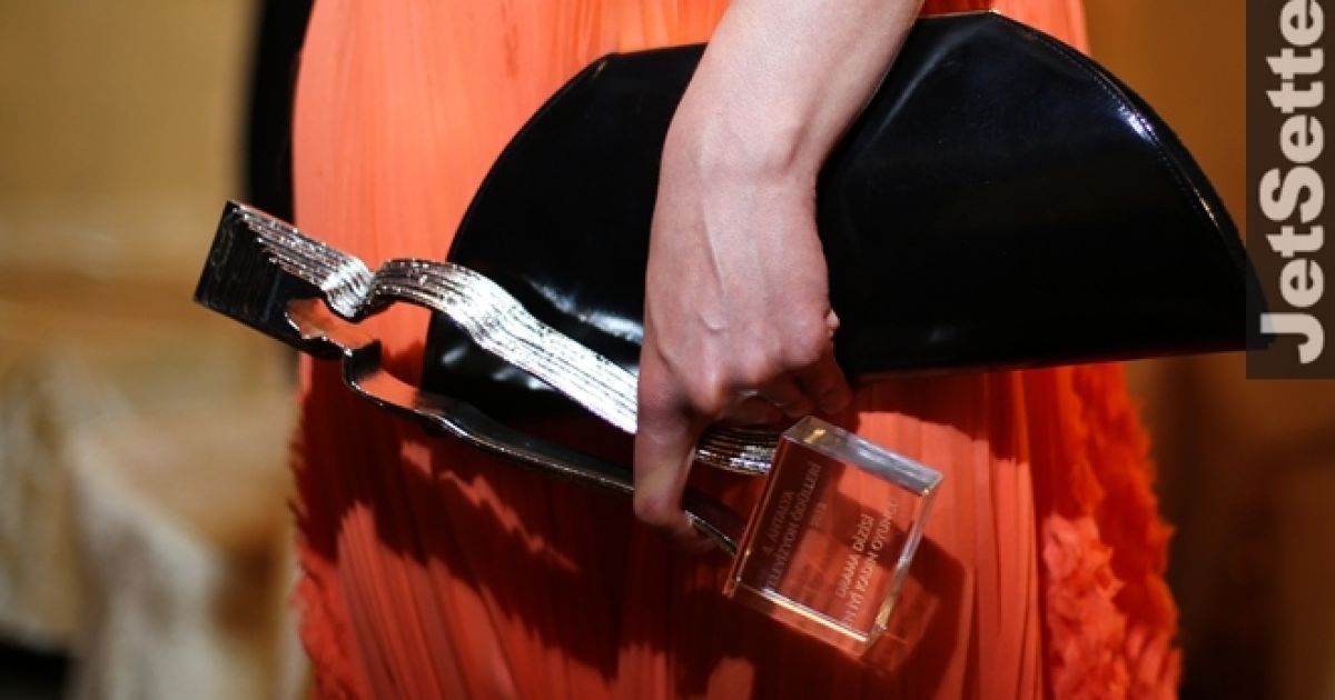 "Світське життя" впіймало рідкісний момент, коли всі зірки серіалу "Величне століття. Роксолана" зібрались на одній вечірці / © jetsetter.ua