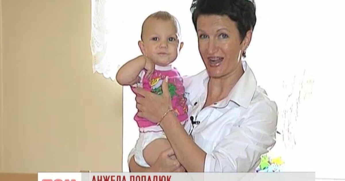 Зараз лікарі опікуються немовлям
