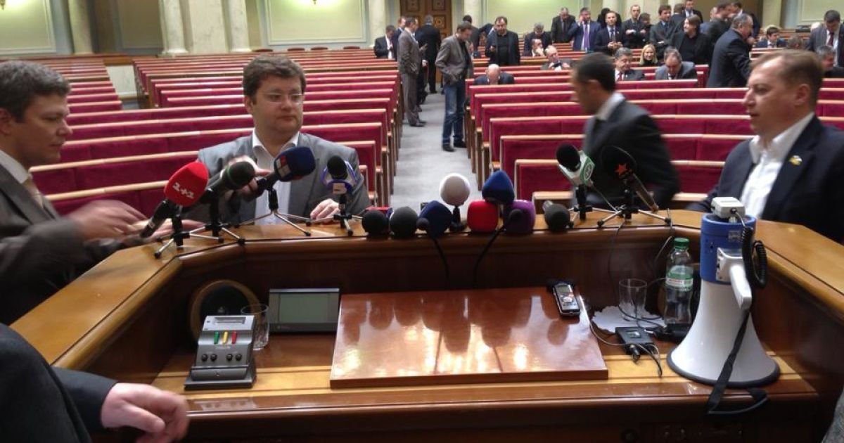 Опозиція чекає Рибака на Грушевського