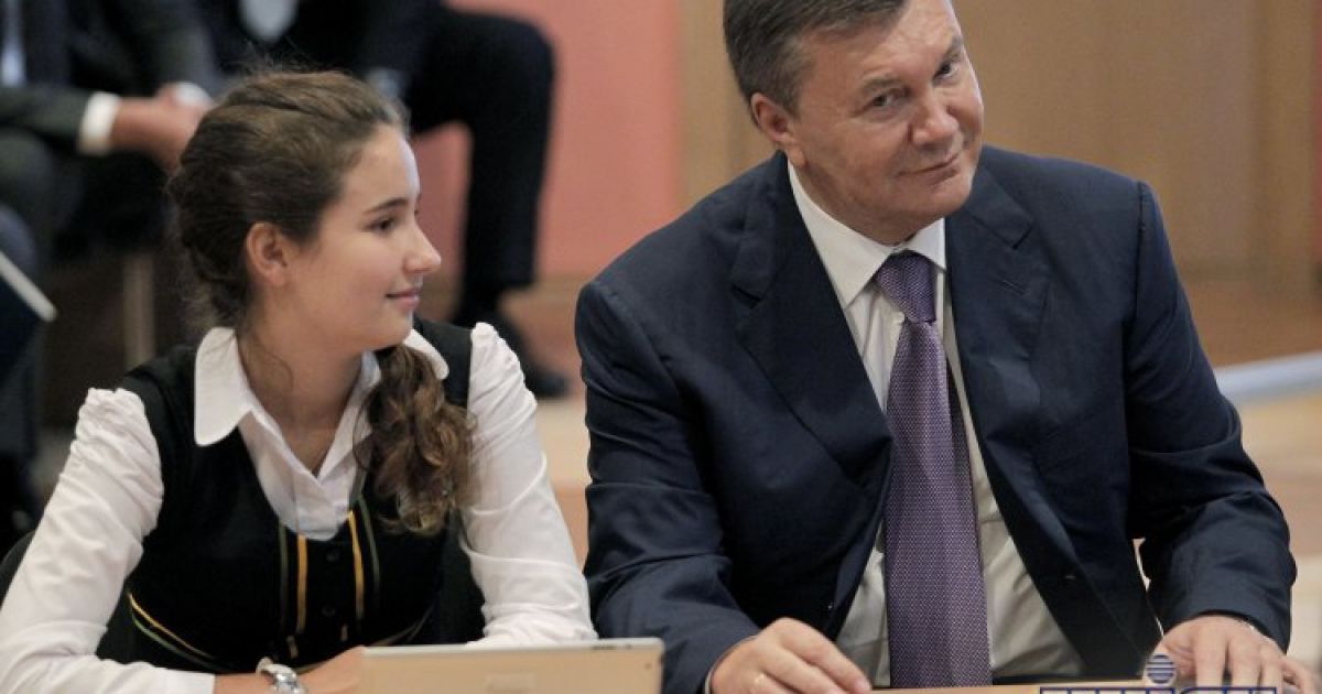 Разом із школярами президент відвідав інтерактивний мультимедійний "Урок майбутнього". / © УНІАН