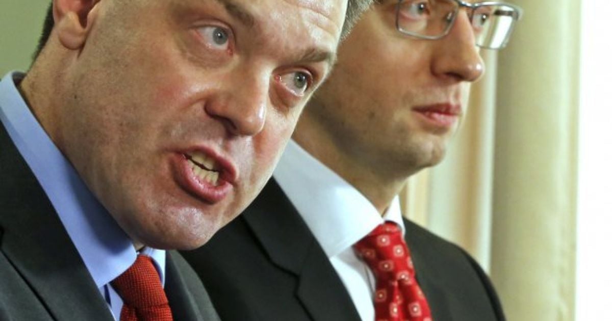 Тягнибок вимагає кримінальну справу проти Азарова, а Яценюк хоче викликати його на розмову