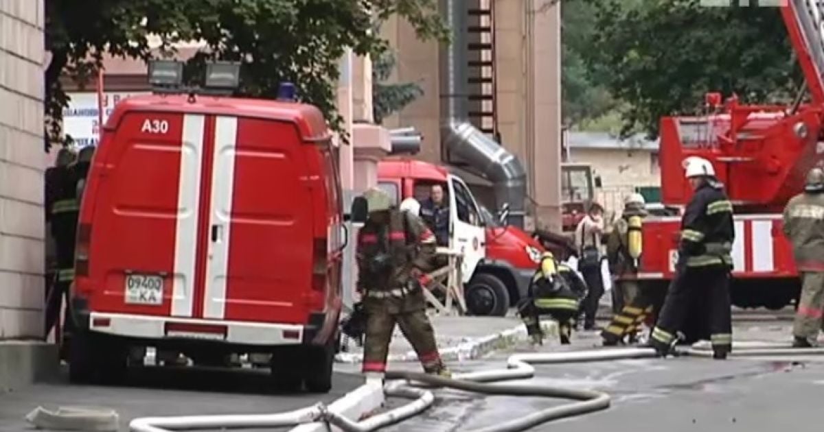 Дим від пожежі поширився на верхні поверхи