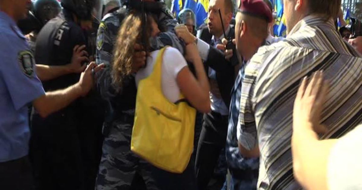 Дісталося не тільки журналістці, а й опозиціонеркам (facebook Ольга Лаппо)