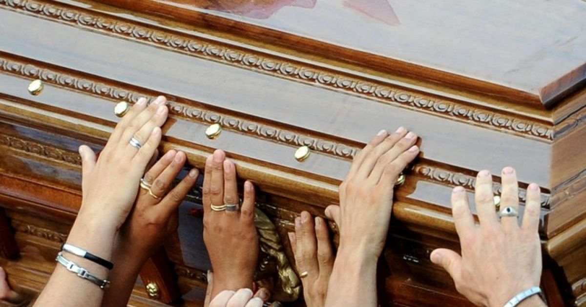 Сьогодні почнуть ховати перших жертв ДТП в Італії / © http://twitter.com/mrskutcher