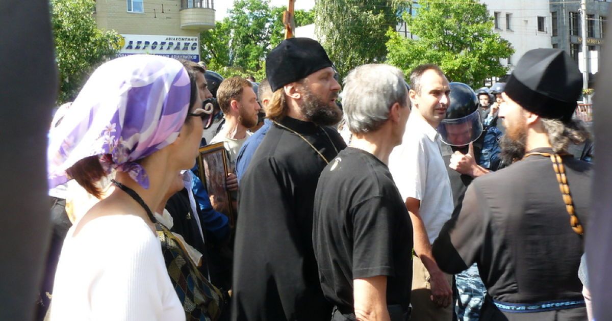 Противники гей-параду усіляко намагалися його зірвати