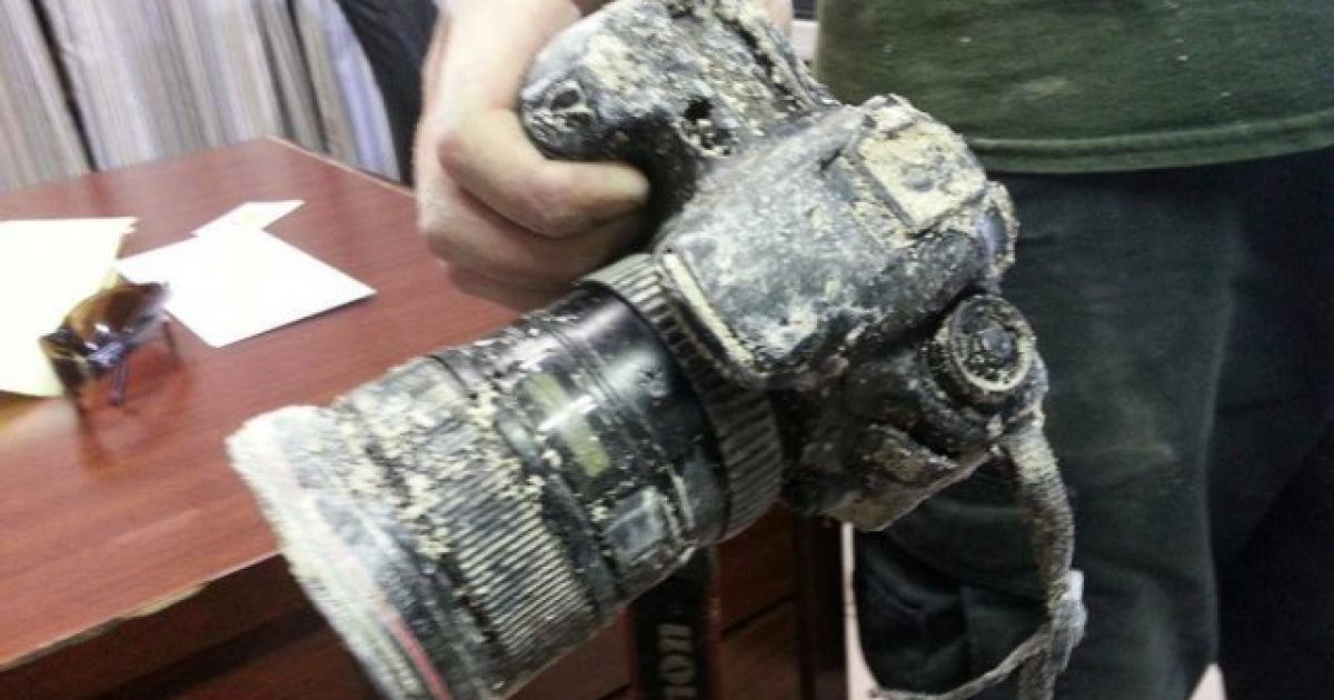 Екран у камери був зламаний, але карта пам'яті виявилася неушкодженою.
