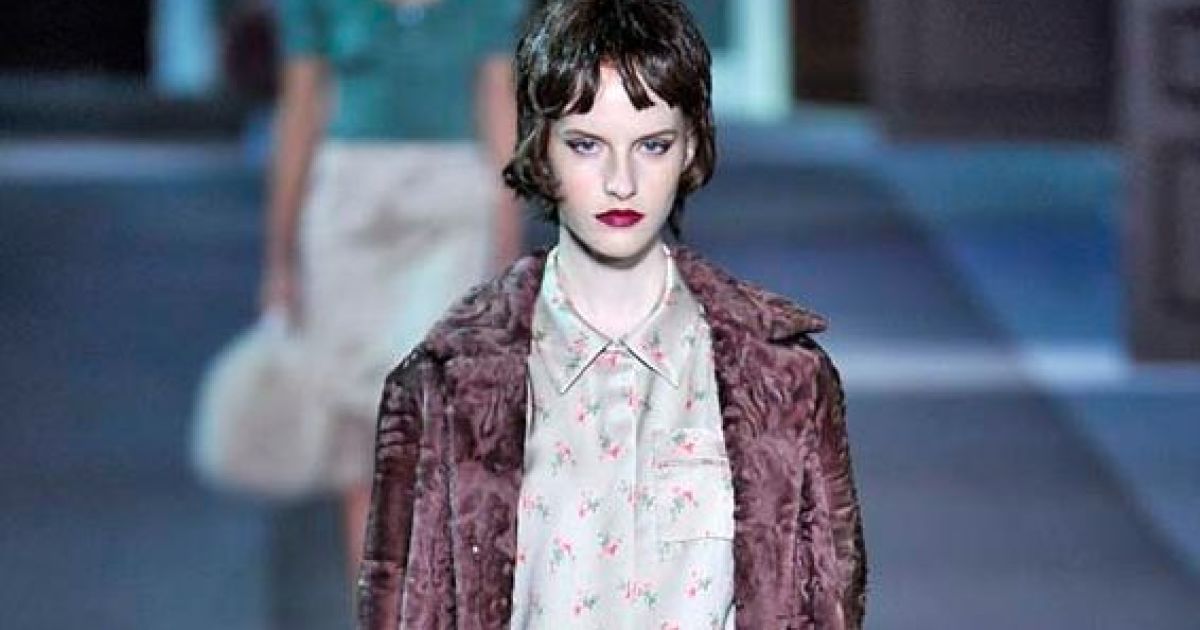 Louis Vuitton запропонував взимку носити шовкові піжами з шубами