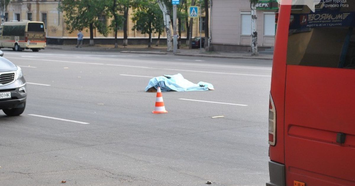 У Кривому Розі маршрутка на смерть збила жінку