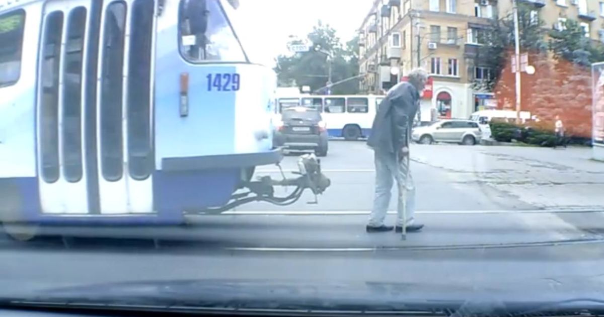 Водій побив інваліда