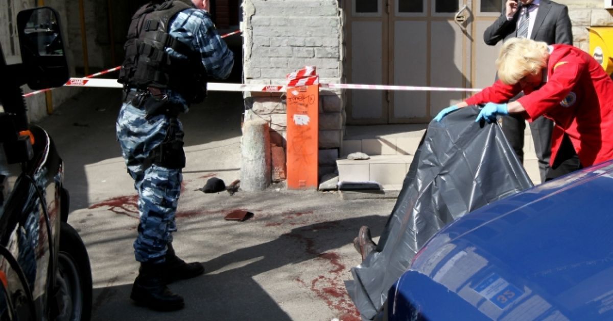 Свідки зазначають, що лікарі клініки не відразу захотіли оглянути чоловіка