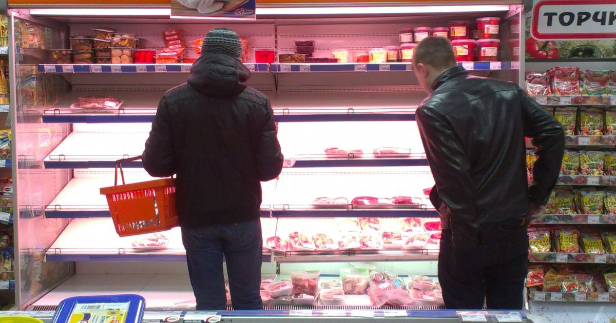 У Азарова стверджують, що продуктів в магазинах Києва навалом