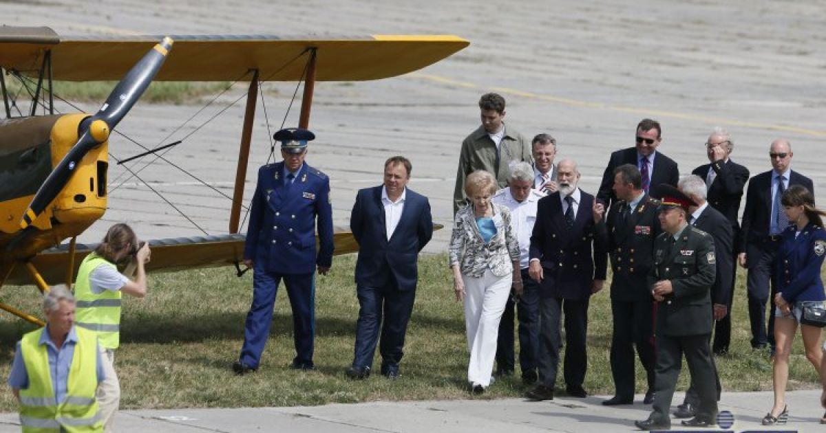 Британський принц Майкл Кентський прибув до Києва на ретро-літаку / © УНІАН