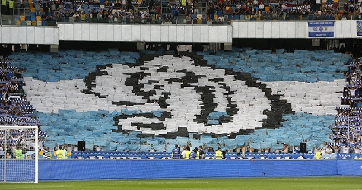 Перед матчем готовится модульное шоу.