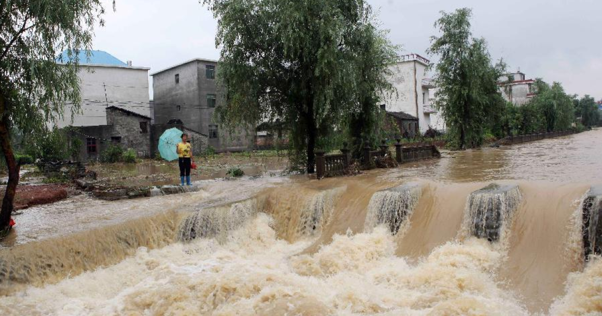 Китай потерпає від повеней.