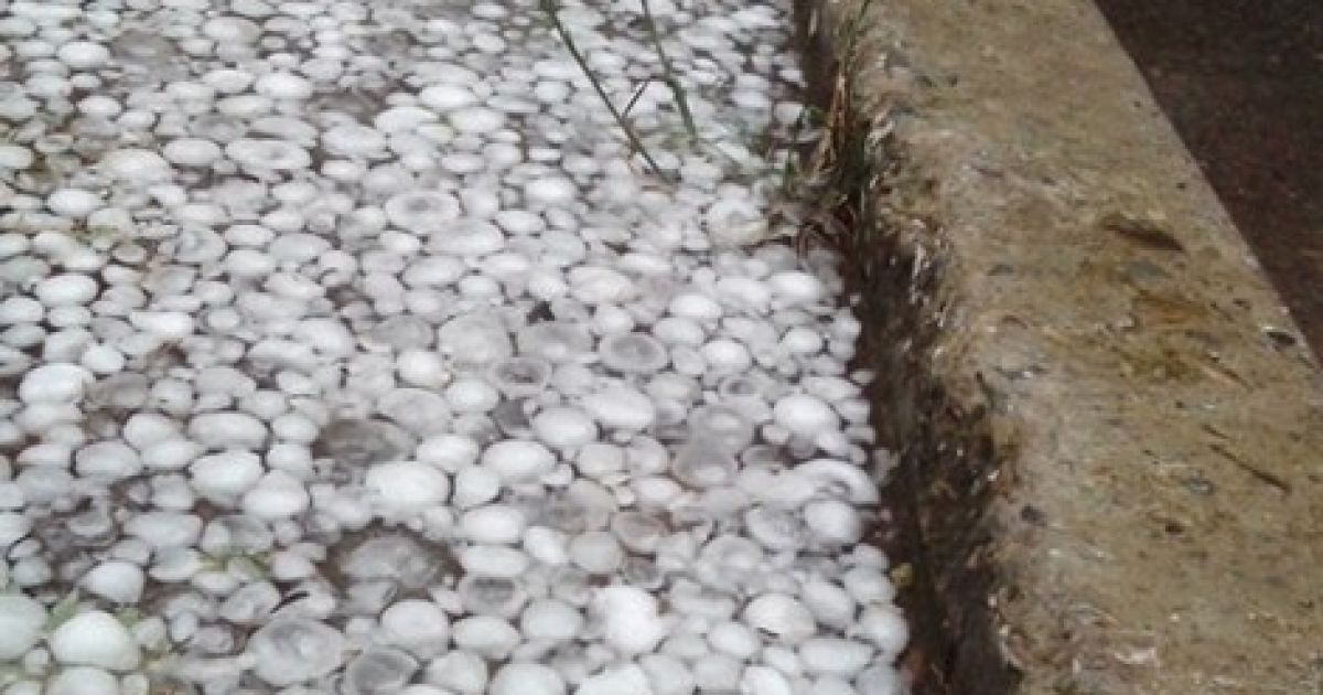 Івано-Франківськ засипав крупний град / © vk.com/typical_if