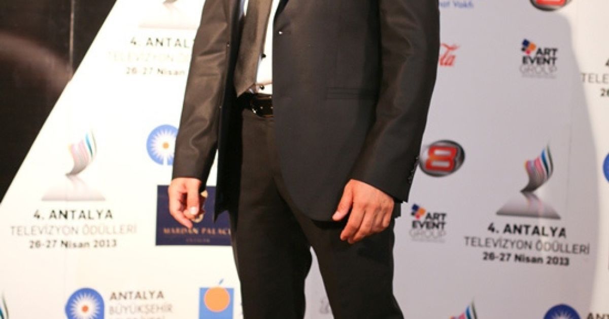 "Світське життя" впіймало рідкісний момент, коли всі зірки серіалу "Величне століття. Роксолана" зібрались на одній вечірці / © jetsetter.ua