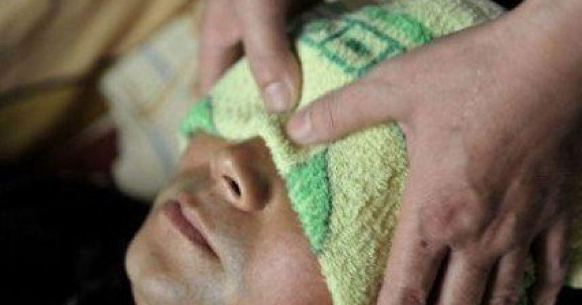 В Китаї люди ходять до майстра голити очі. / © cd.qq.com