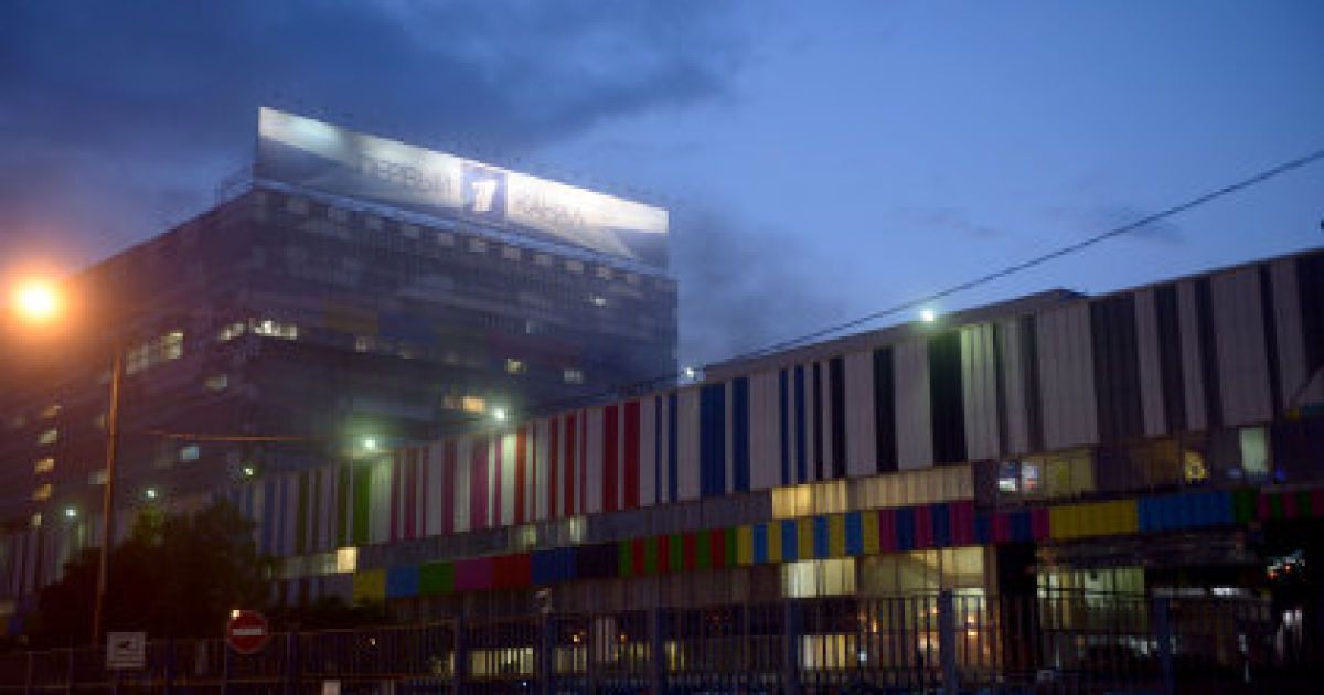 Над приміщенням телецентру було видно дим