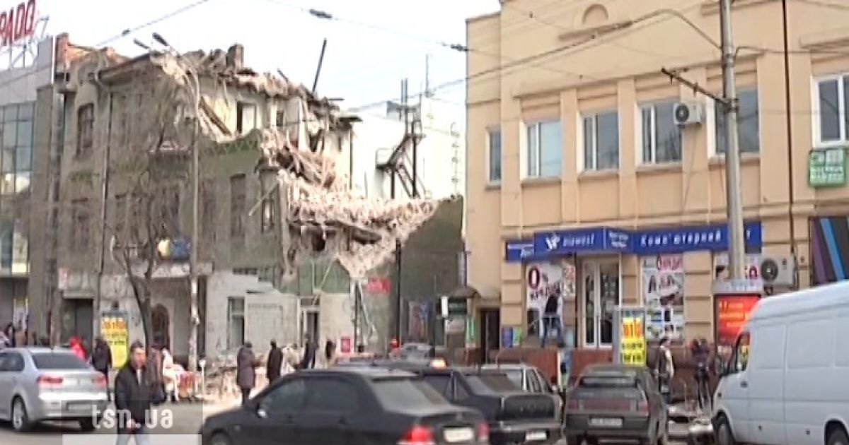 Місцеві мешканці здивовані, що будинок завалився