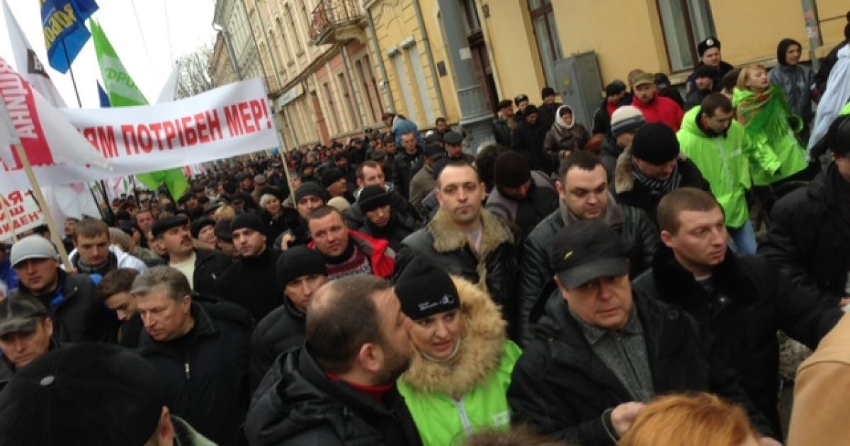 Мітингувальники отримають 15 грн за годину + 5 грн за кожного друга