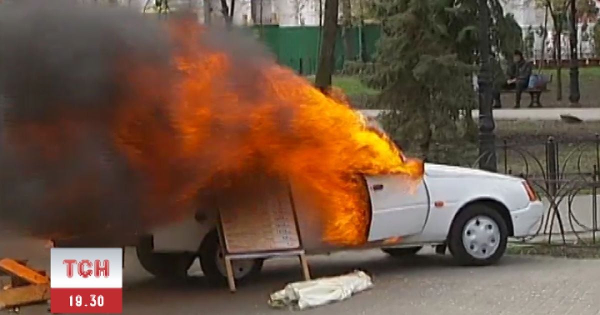 Автівка вигоріла за кілька хвилин