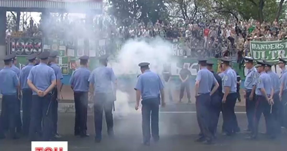 Львівські фанати "запалили" в Ужгороді