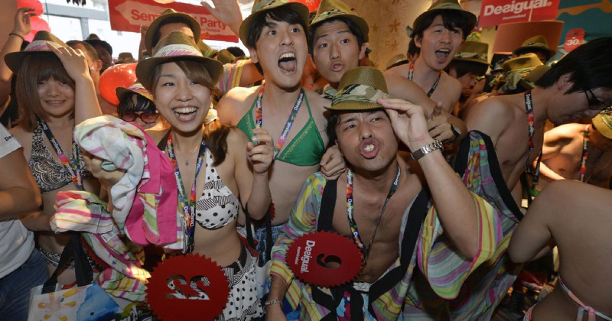 В Японії влаштували голий розпродаж / © Фото EPA/UPG